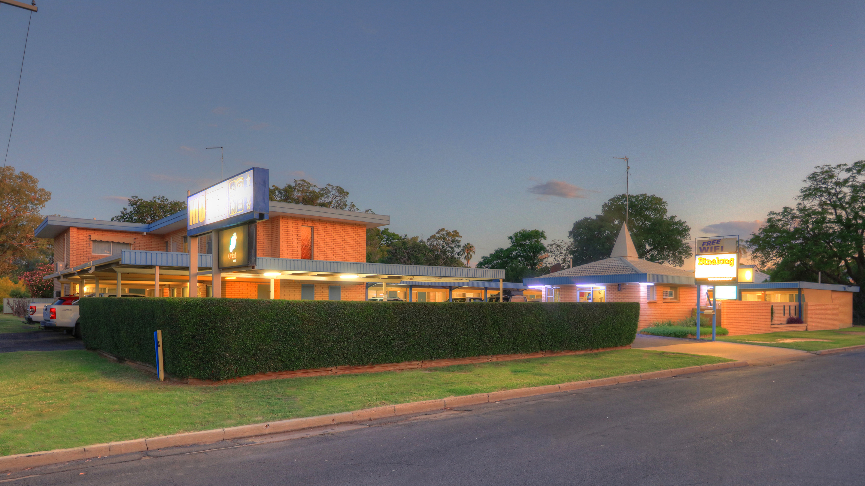 The Binalong Motel is a short 5 minute walk from the CBD making it a quiet, peaceful place to rest.  - Goondiwindi - QLD