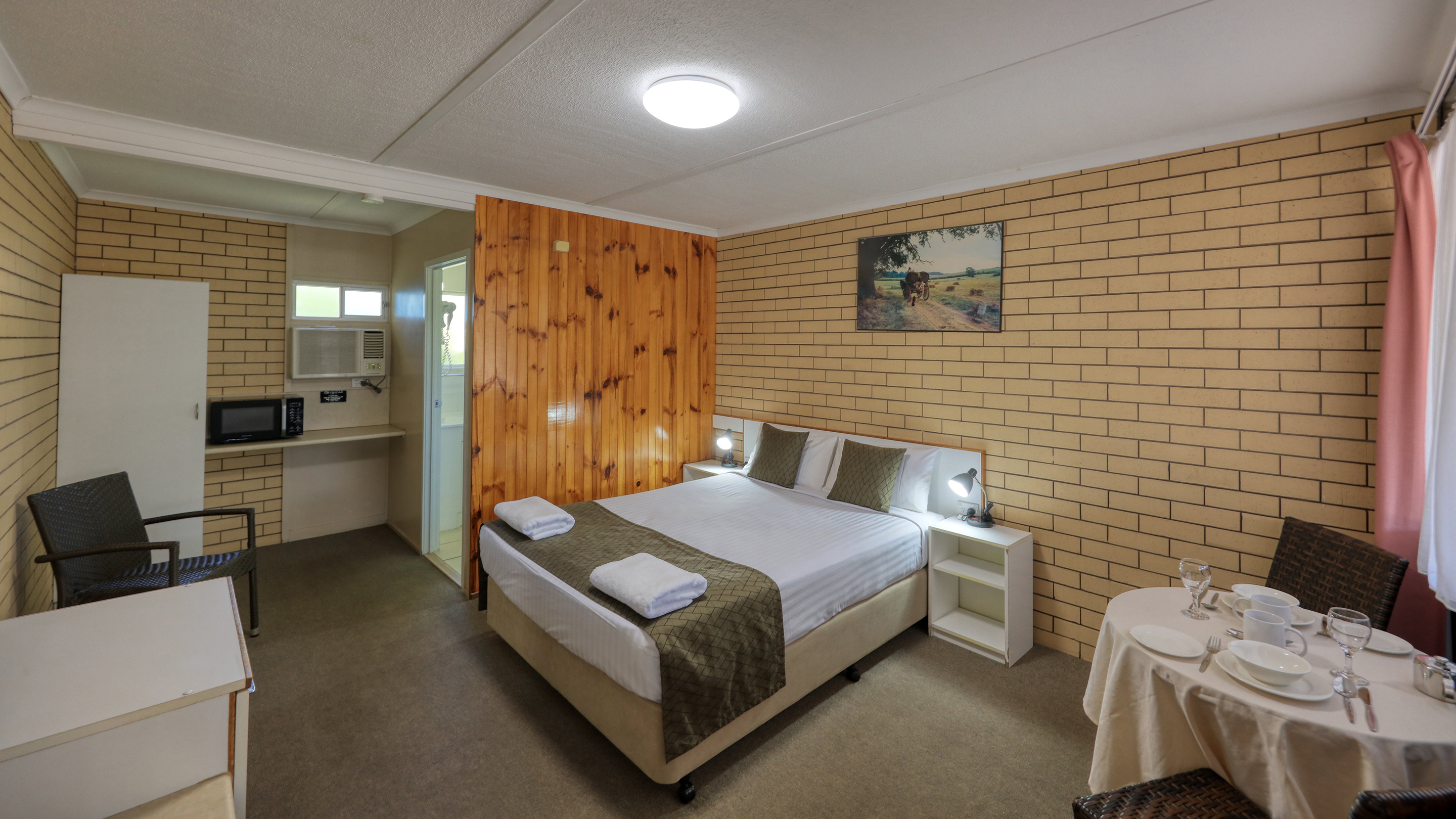 All of the rooms offer Free Wi-Fi, Reverse cycle air-conditioning, Tea and Coffee making facilities, and various other amenities at Binalong Motel. Goondiwindi - QLD